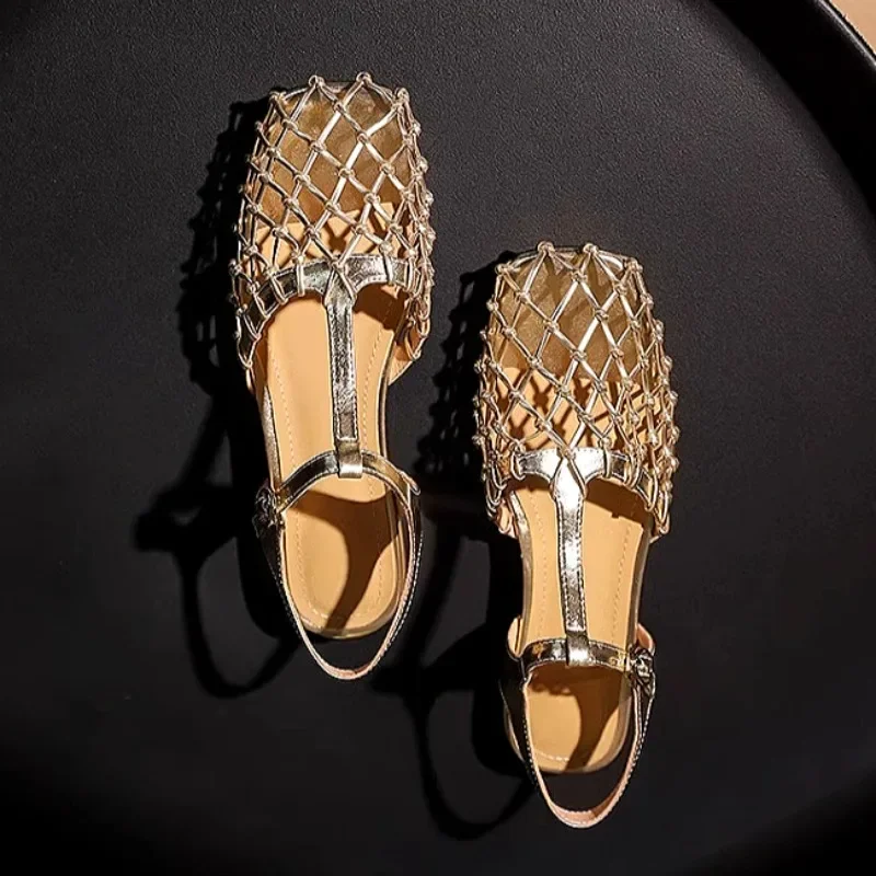 Women'S Fashion Trends Summer 2025 - صنادل نسائية شبكية منسوجة بمقدمة مربعة