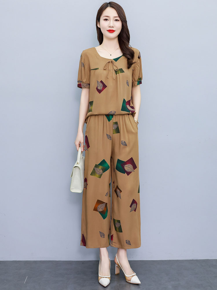 Women Fashion Over The Years - ملابس صيفية راقية للأمهات 2025 طقم