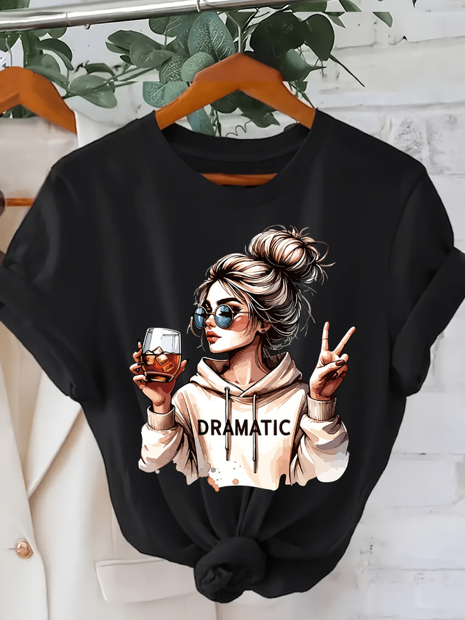 Women'S Fashion Trends Summer 2025 - تي شيرت نسائي أنيق بطباعة عصرية